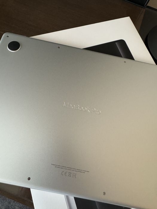 TROCO MacBook Pro 14, M3, 8GB, 1TB ( Novo / Nunca Usado )