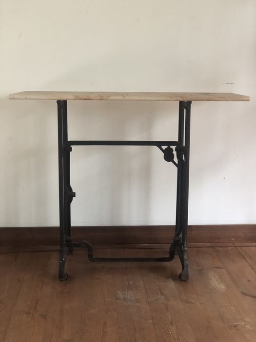 Mesa de costura antiga