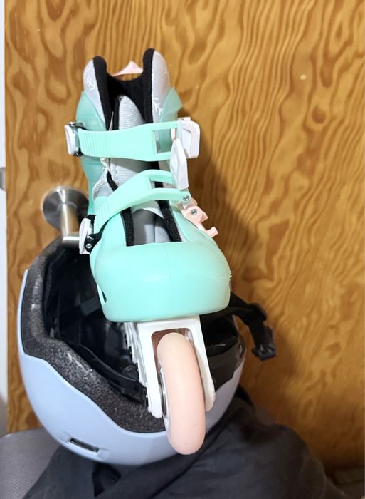 Vendo uma bicicleta e um patins