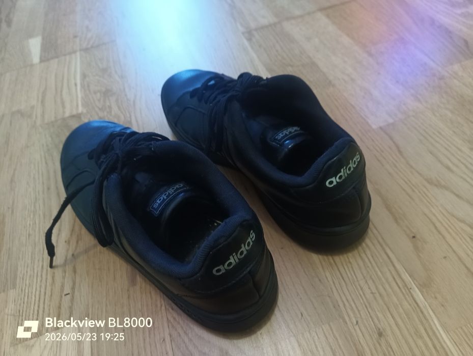 Кросівки шкіряні adidas БУ