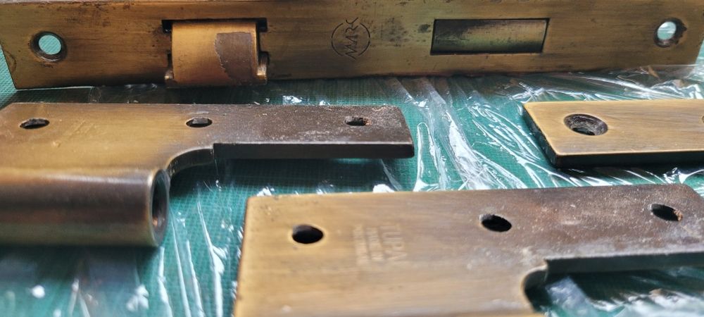 Conjunto de fechadura. Puxador. Dobradiça64286509555587122