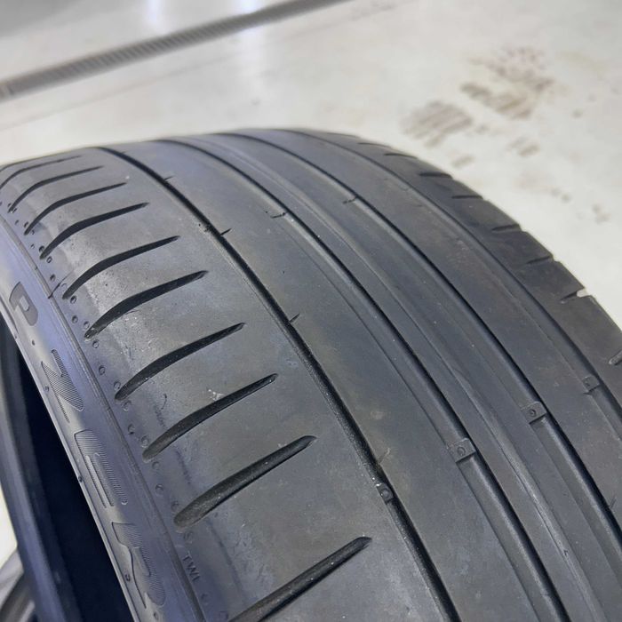 Pneus Pirelli 235 / 35 / R19