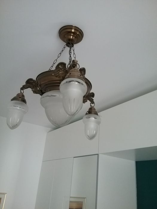 Żyrandol z orłami mosiężny ręczna Polska produkcja.