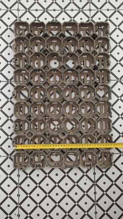 Płytka chodnikowa kratka parkingiwa