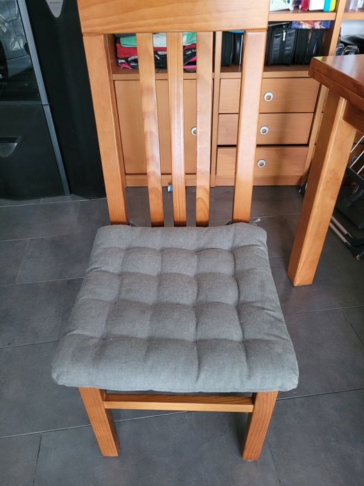 Mesa em Madeira extensivel com 4 cadeiras64564331890434123