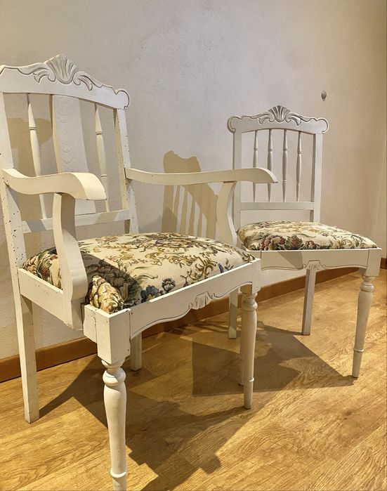 2 Cadeiroes (20€/cada) e 4 cadeiras (15€/casa)