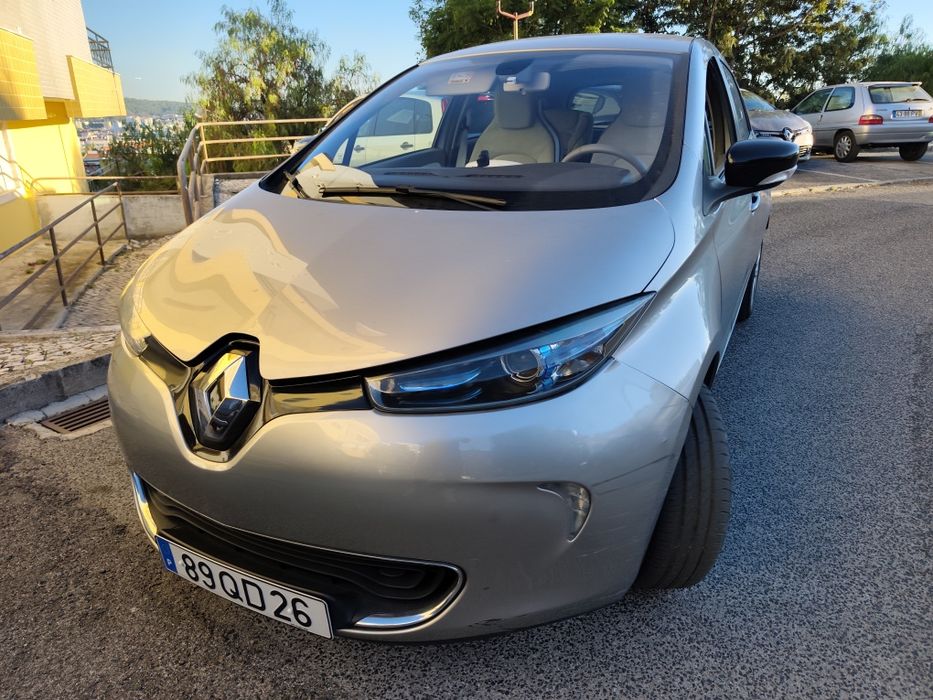 Renault zoe 22kw bateria própria.