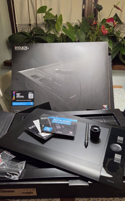 Profesjonalny tablet piórkowy INTUOS 4  PTK840 duży
