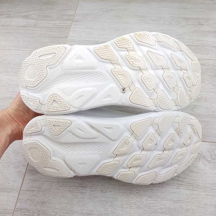 HOKA Clifton 9 жіночі кросівки р. 39