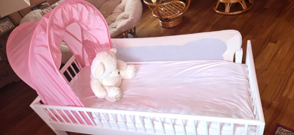 Łóżeczko dziecięce drewniane