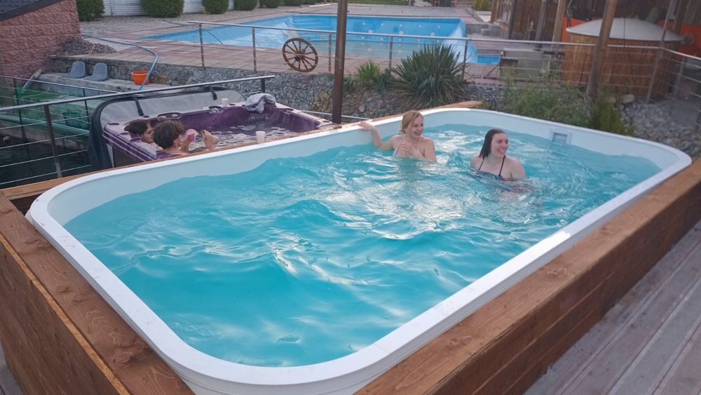 Будинок подобово з басейном, сауною та чан джакузі.