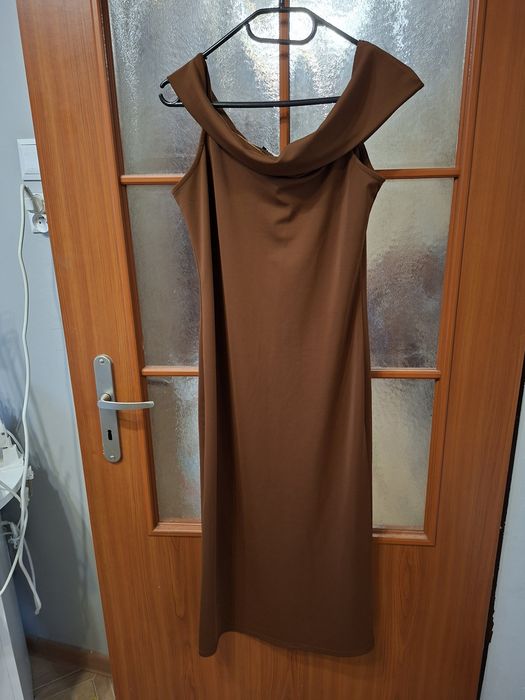 Brązowa czekoladowa sukienka Zara L 40 lejący sie dekolt