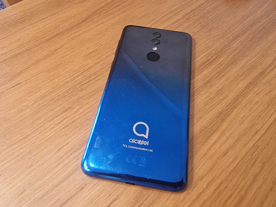 Telemóvel Alcatel 3 (botão power avariado)