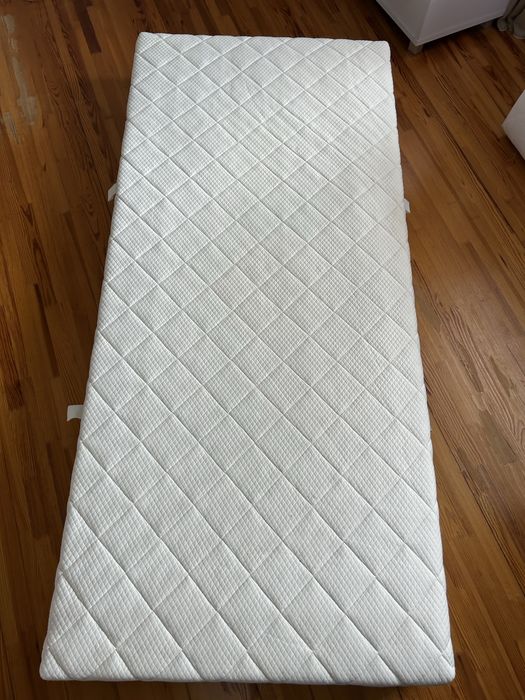 Gruby piankowy materac