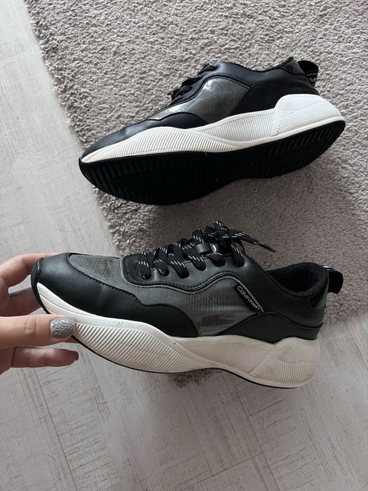 Теплые кроссовки Calvin Klein 38р.