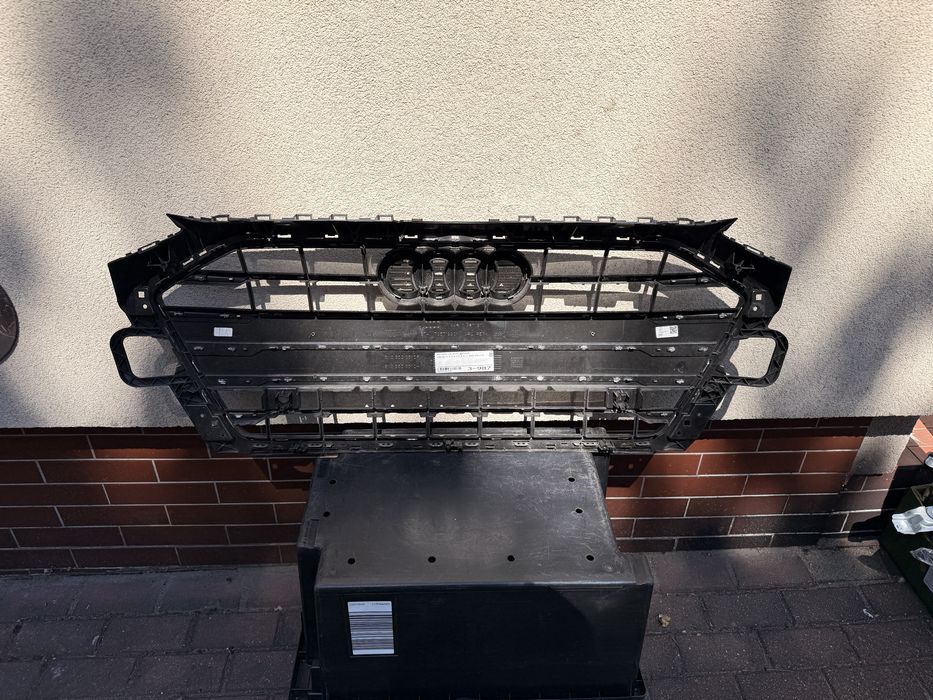 Audi A4 B9 quattro osłona chłodnicy grill OE 8W0853651D