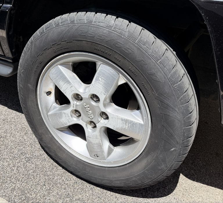 Pneus e jantes cherokee WJ/WG Overland 235/65R17