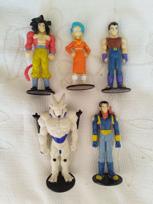 Vários figuras do Dragon Ball Z. Vejam os meus outros anúncios. Vendo