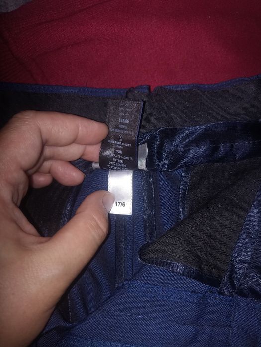 штани та пару кофт