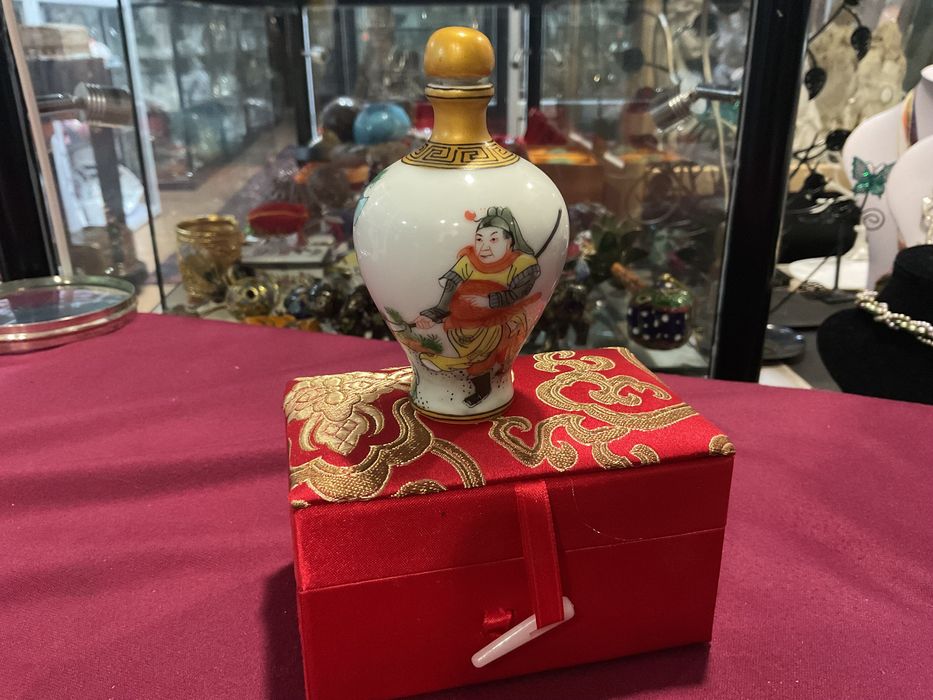 Snuff bottle com 9 cm oriental  sem caixa