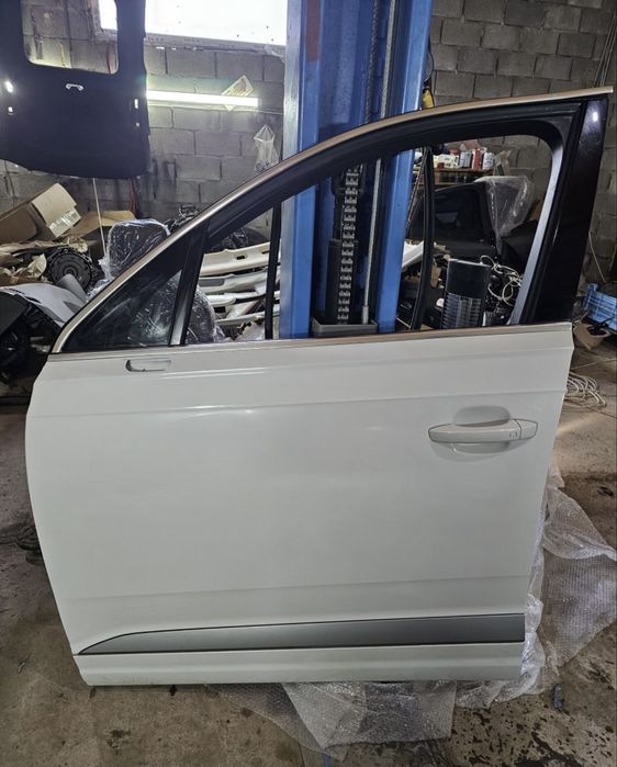 Двері передні ліві Audi Q7 4m