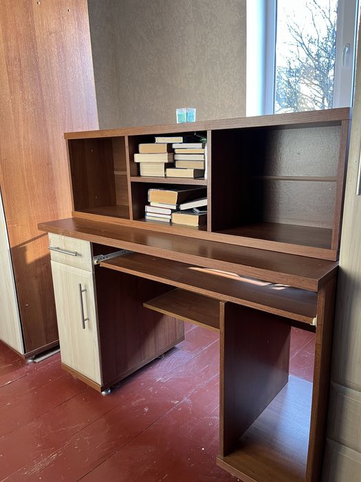 Меблі ,3 шафи,стіл під компʼютер ,полка