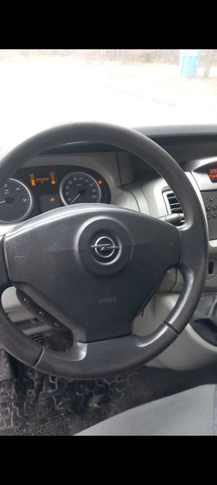 Opel  Vivaro 2.5 CDTI