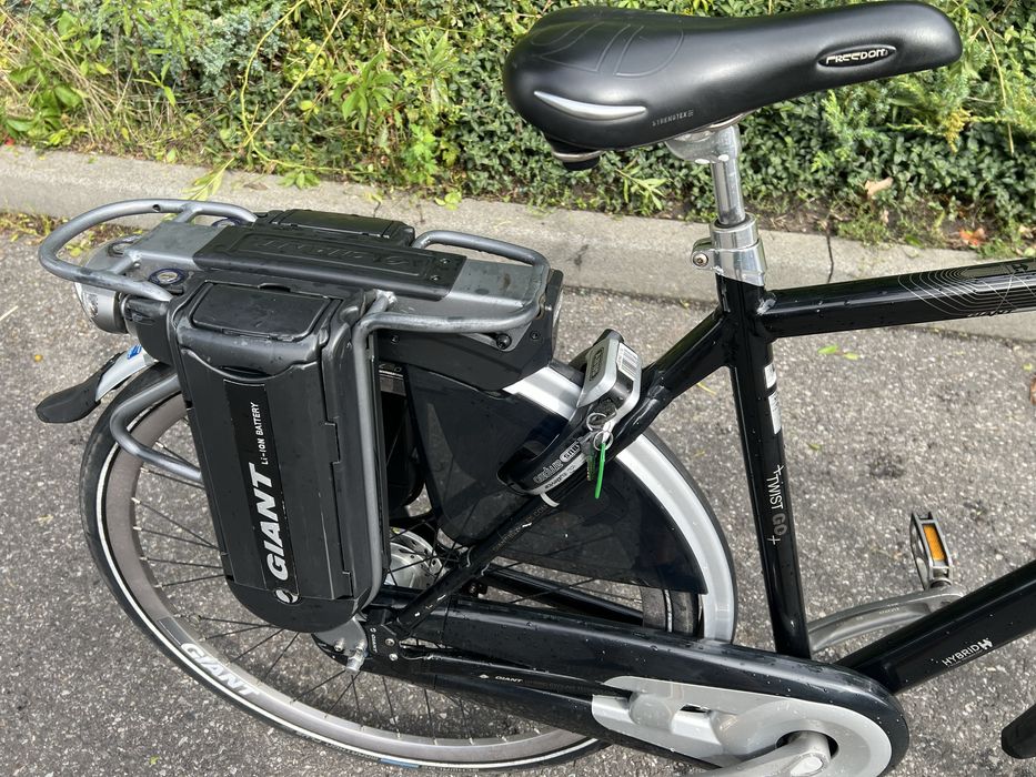 Fajny rower elektryczny GIANT TWIST GO 36V dwie baterie/ A