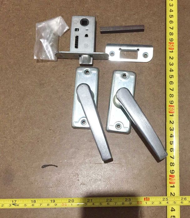 Замок врезной защелка з ручками ключами для межкомнатных дверей