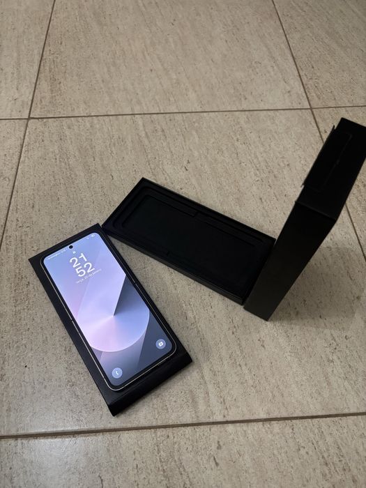 Samsung Galaxy Z Flip 6 | 512GB | Garantia UE | Ecrã + Bateria Novos