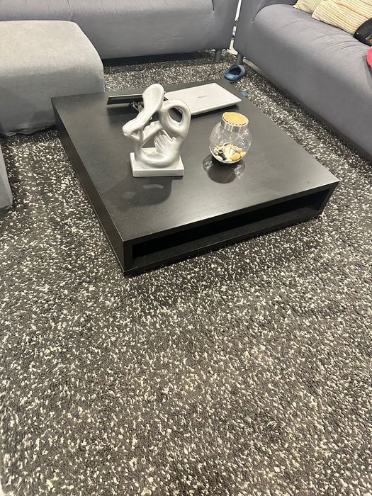 Mesa de centro preta em bom estado