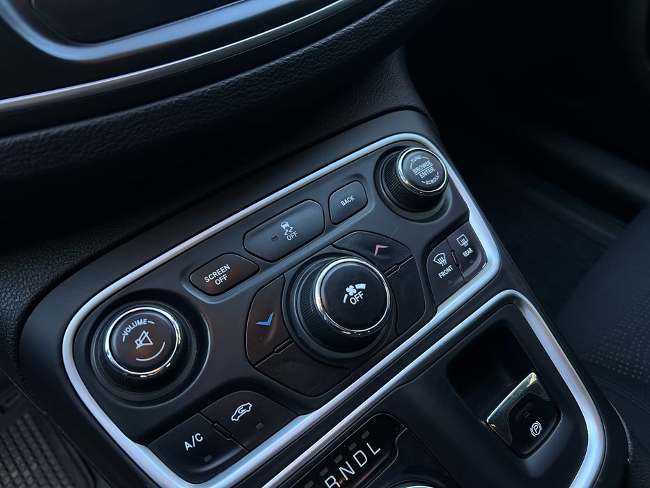 Chrysler 200 2,4 газ/бензин Автомат 2015 рік