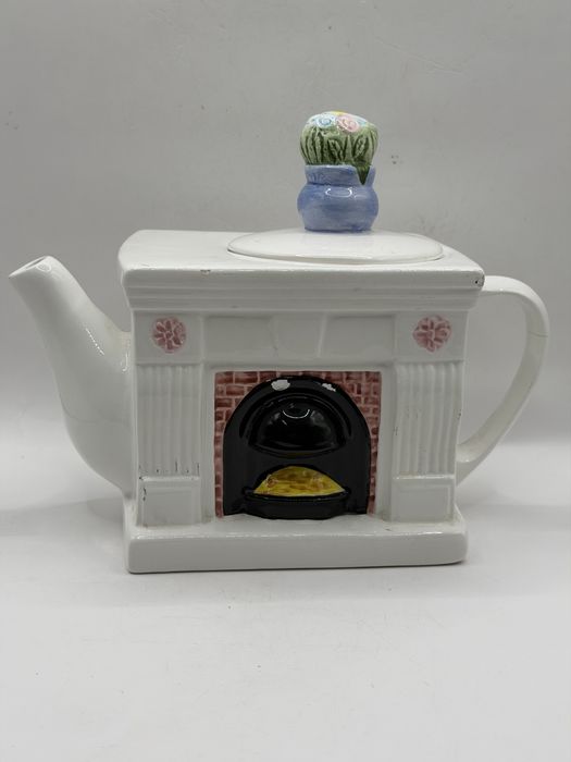 Ceramiczny imbryk w kształcie kominka