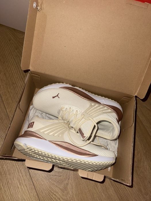 Кросівки puma жіночі НОВІ абсолютно