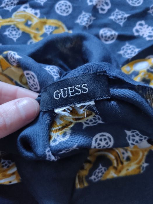 Chusta guess 130/130 apaszka granatowa złota szal