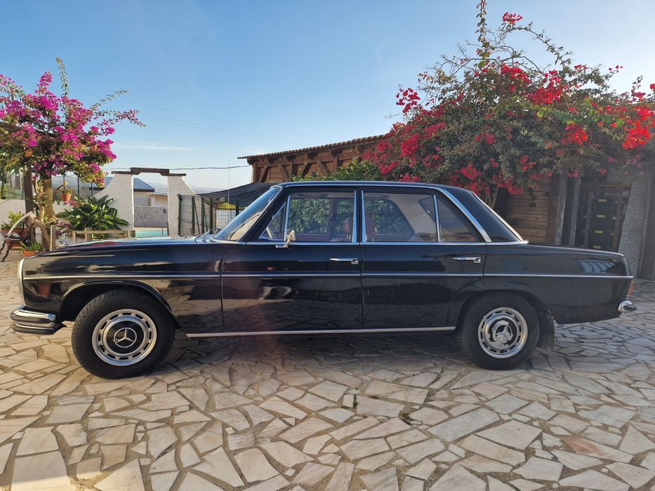 Mercedes W115 220D