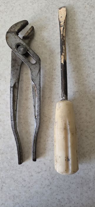 Ключ трубный отвертка