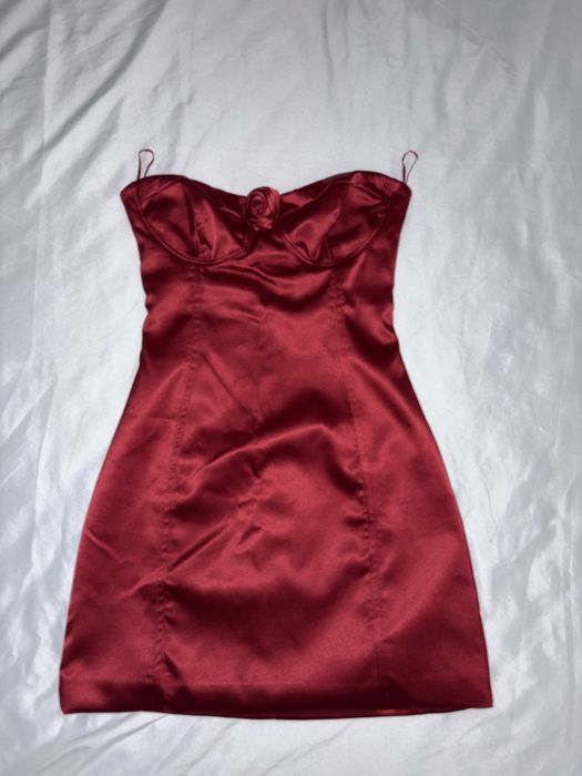 Vestido vermelho acetinado