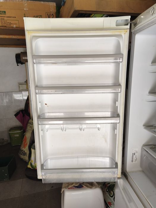 Frigorífico Ariston usado tem 1.80 de altura