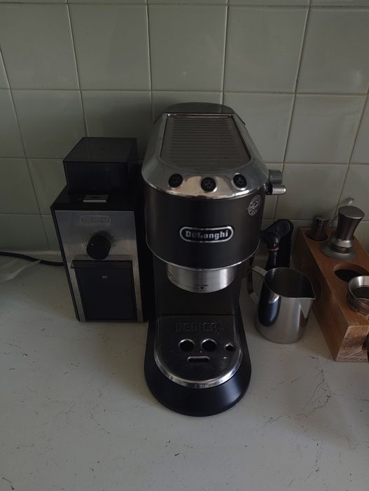 DeLonghi Dedica + Moinho de café DeLonghi