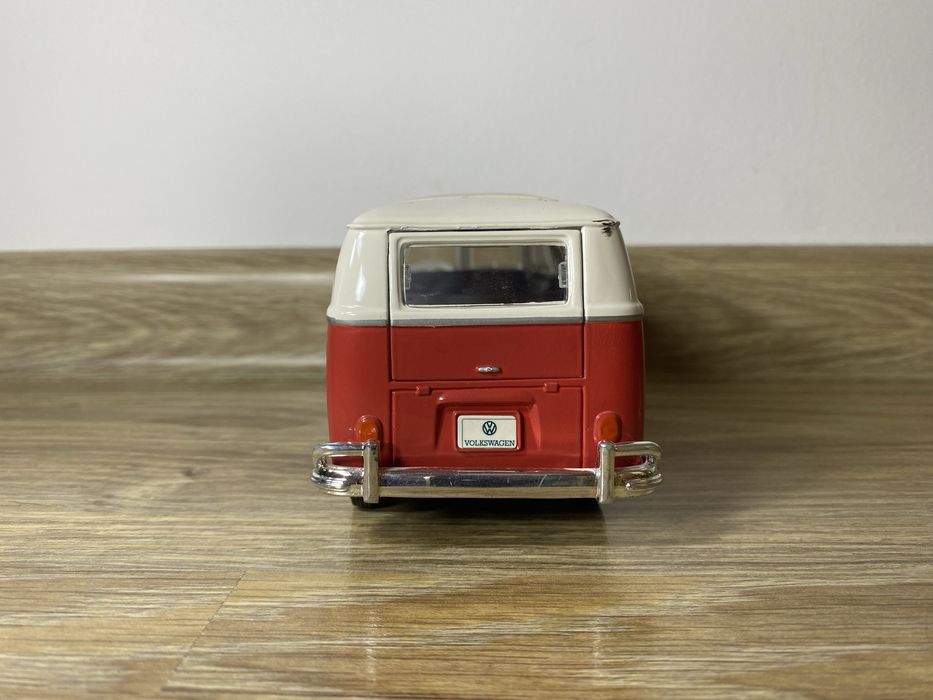 Model Maisto Volkswagen Van „Samba”