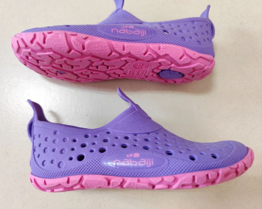 Aquashoes para Menina - Decathlon (T. 25)