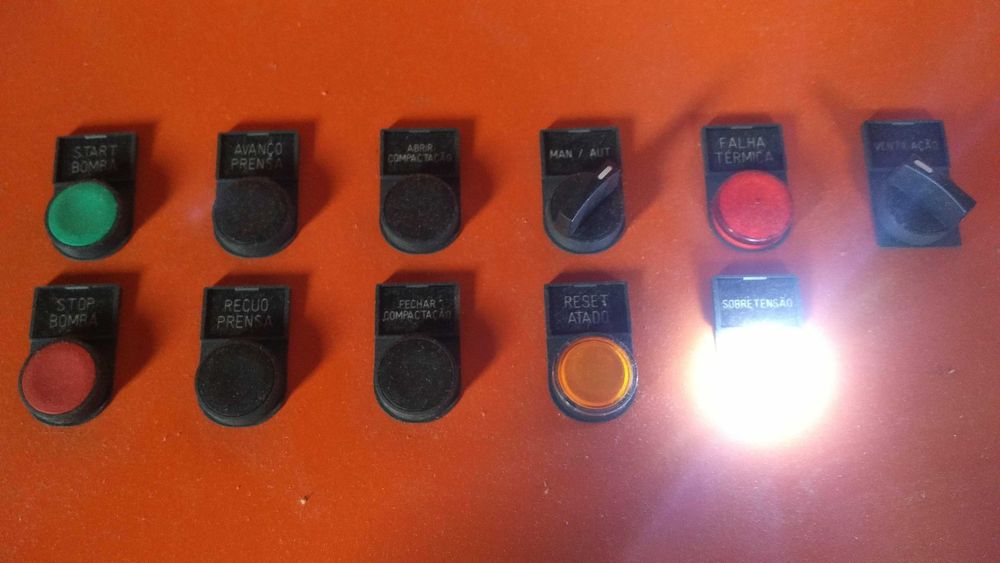 Prensa enfardadeira horizontal para resíduos papel e cartão