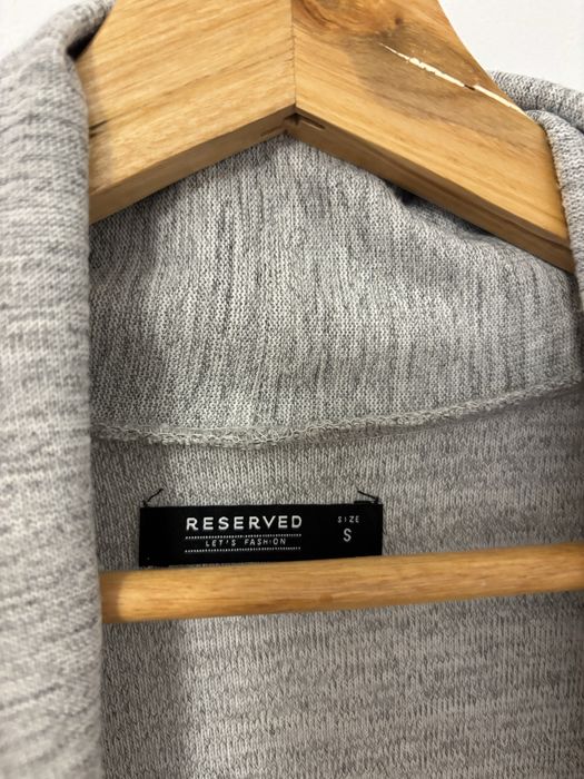 Szary sweterek kardigan z koeszeniami Reserved
