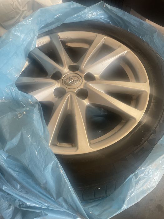 Oryginalne Alufelgi TOYOTA 17" 5x114.3 + Opony Nexen (2 szt. Dobre)