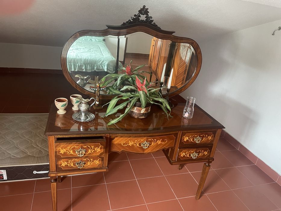 Móveis, Bom estado . Temos coisas de uma casa que estamos esvaziando.
