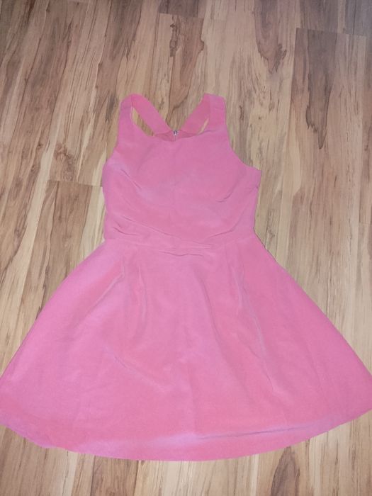 Sukienka odkryte plecy 38-40