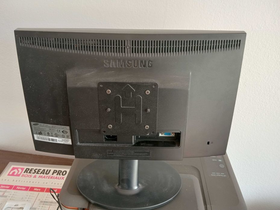 MONITOR - Samsung SyncMaster E1920N  Preto