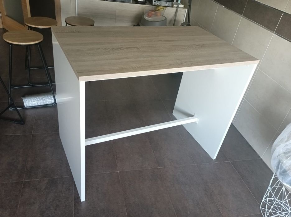 Conjunto de balcão mais 4 bancos