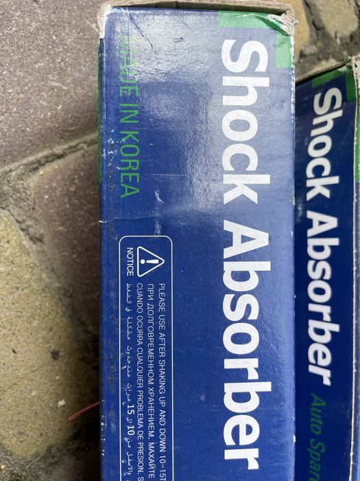 Амортизатор залній на Kia Rio